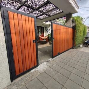 harga pagar besi kombinasi GRC kayu